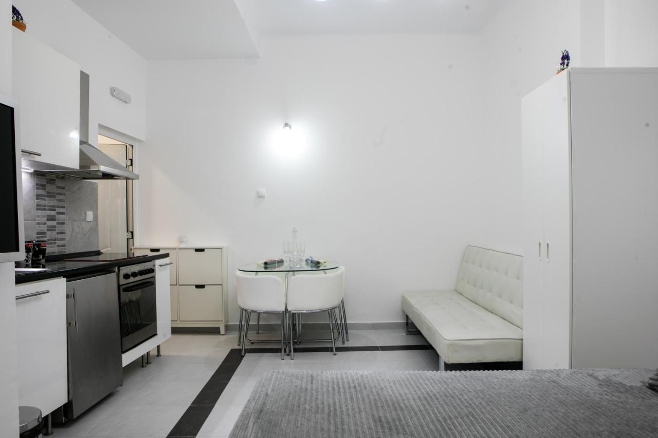 Natalie'S Studio Apartment Belgrade Exterior photo