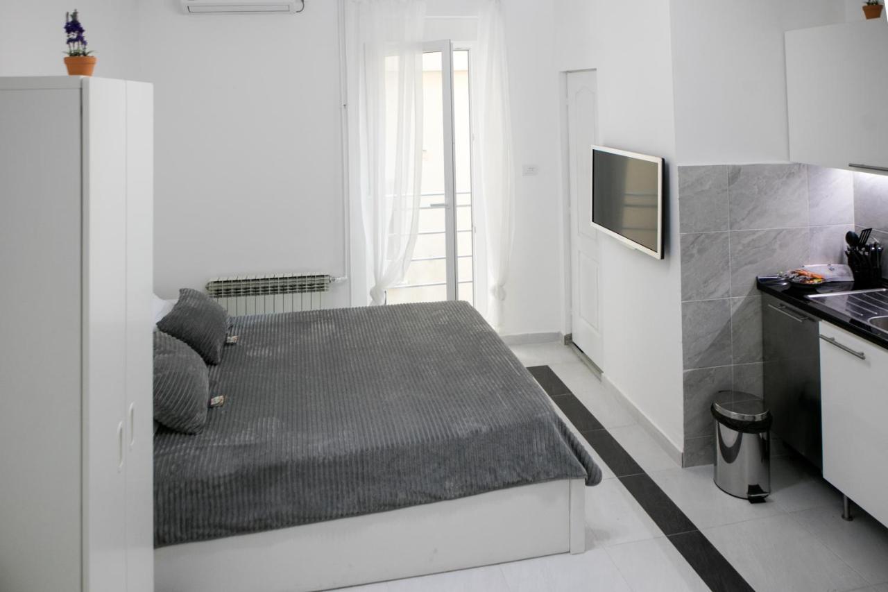 Natalie'S Studio Apartment Belgrade Exterior photo